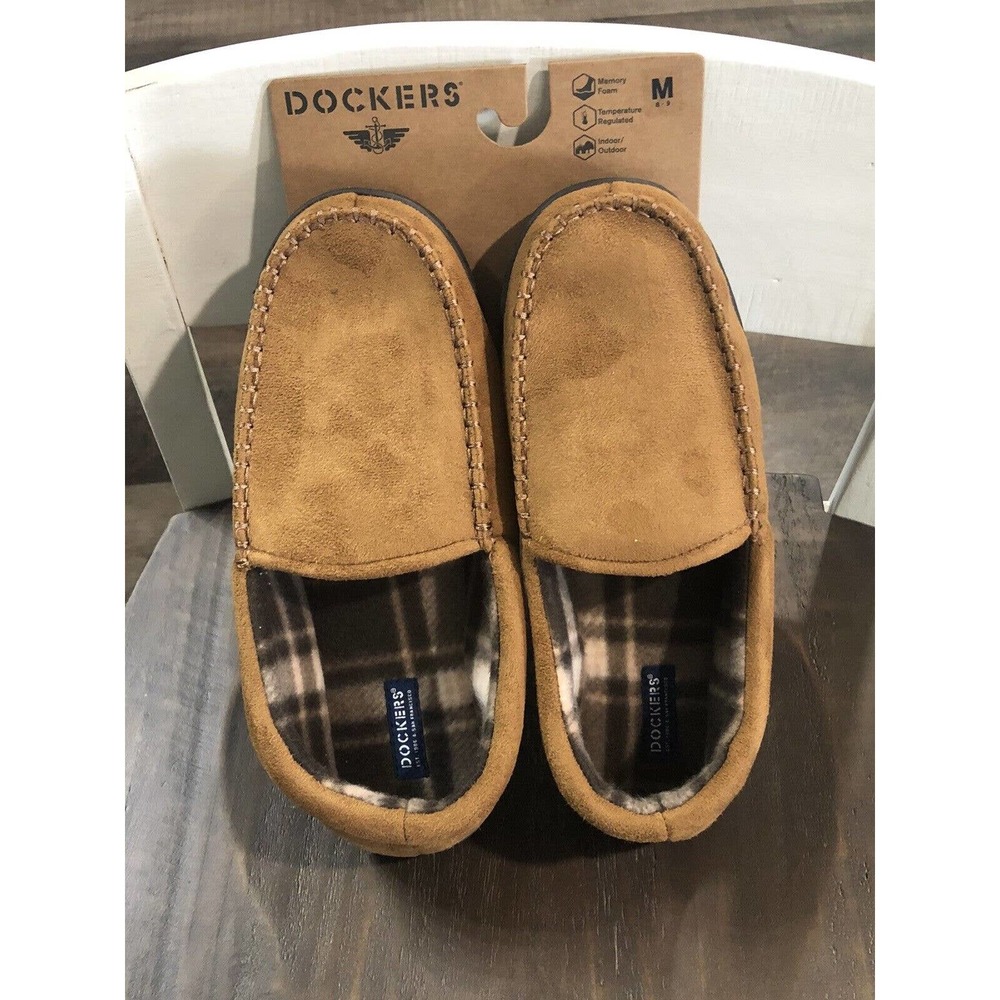 New NWT Mens Dockers Memory Foam Size Medium 8-9